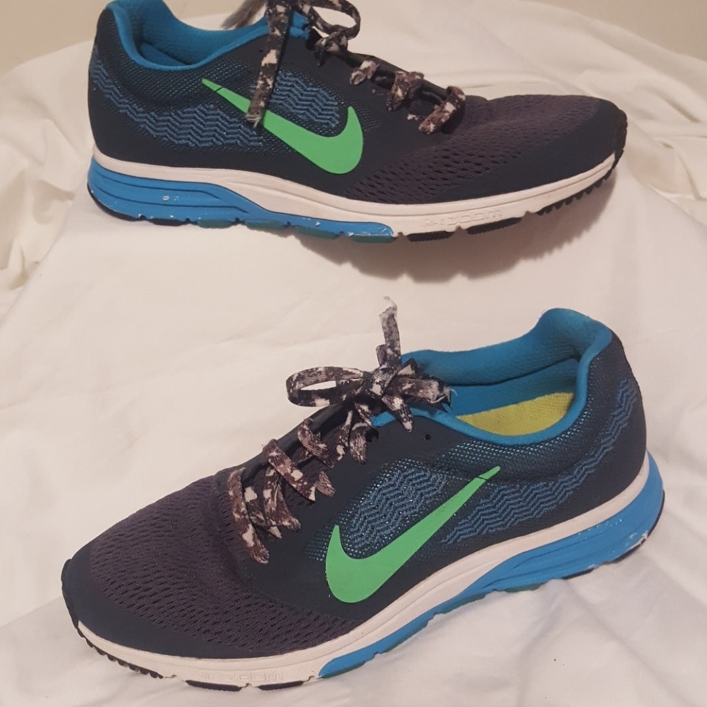 Ladies Nike running athletic shoes size 7 and 1/2